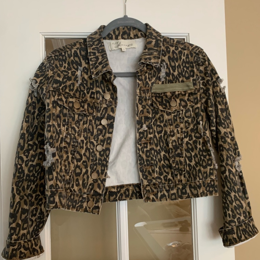 Vintage Havana Cropped Leopard Print Jean Jacket